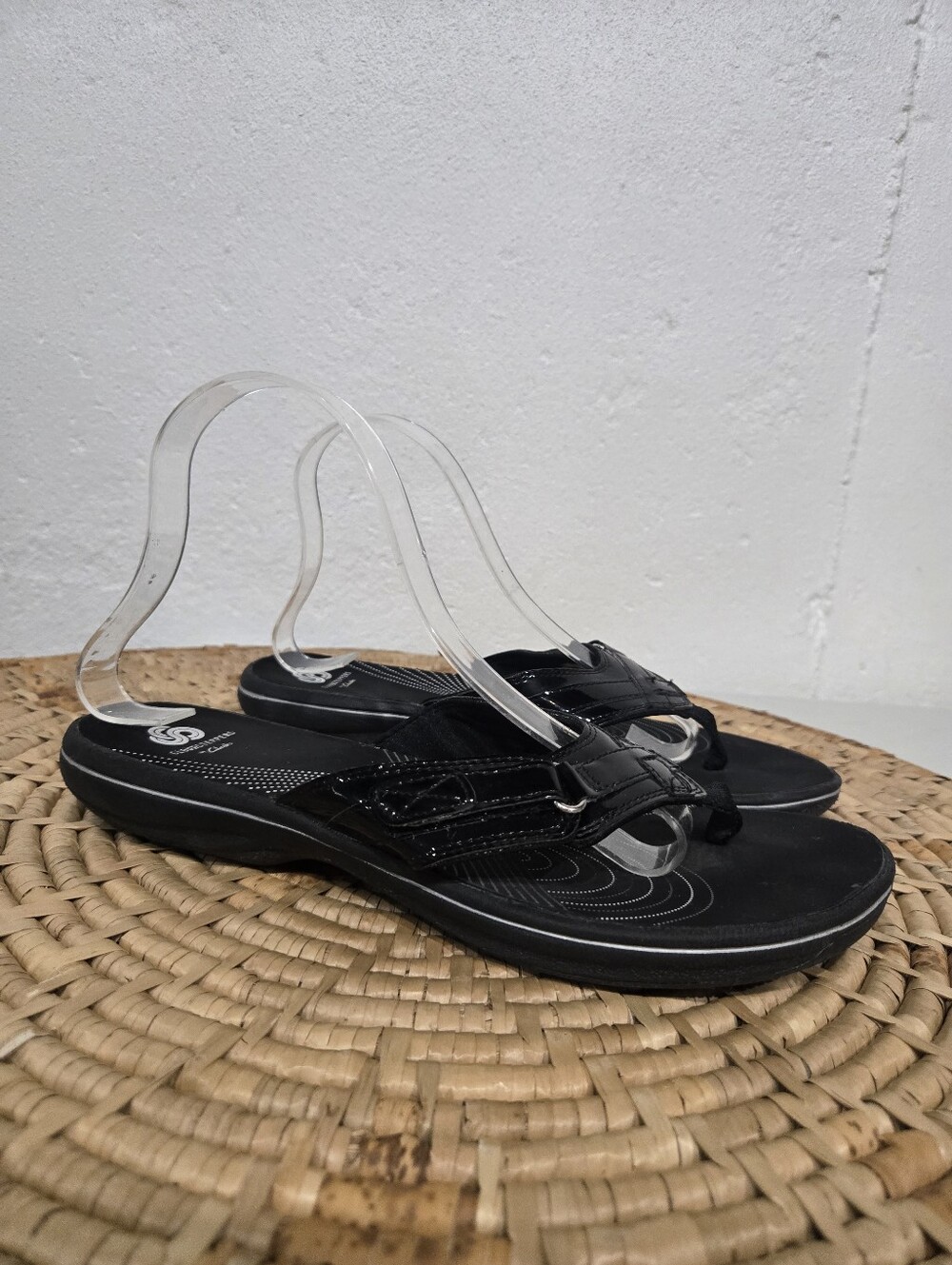 Clarks Breeze Black Thong Flip Flops